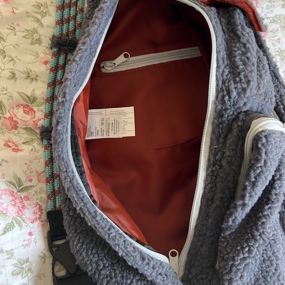 Kavu fleece rope snug sling bag - Picture 4 of 6